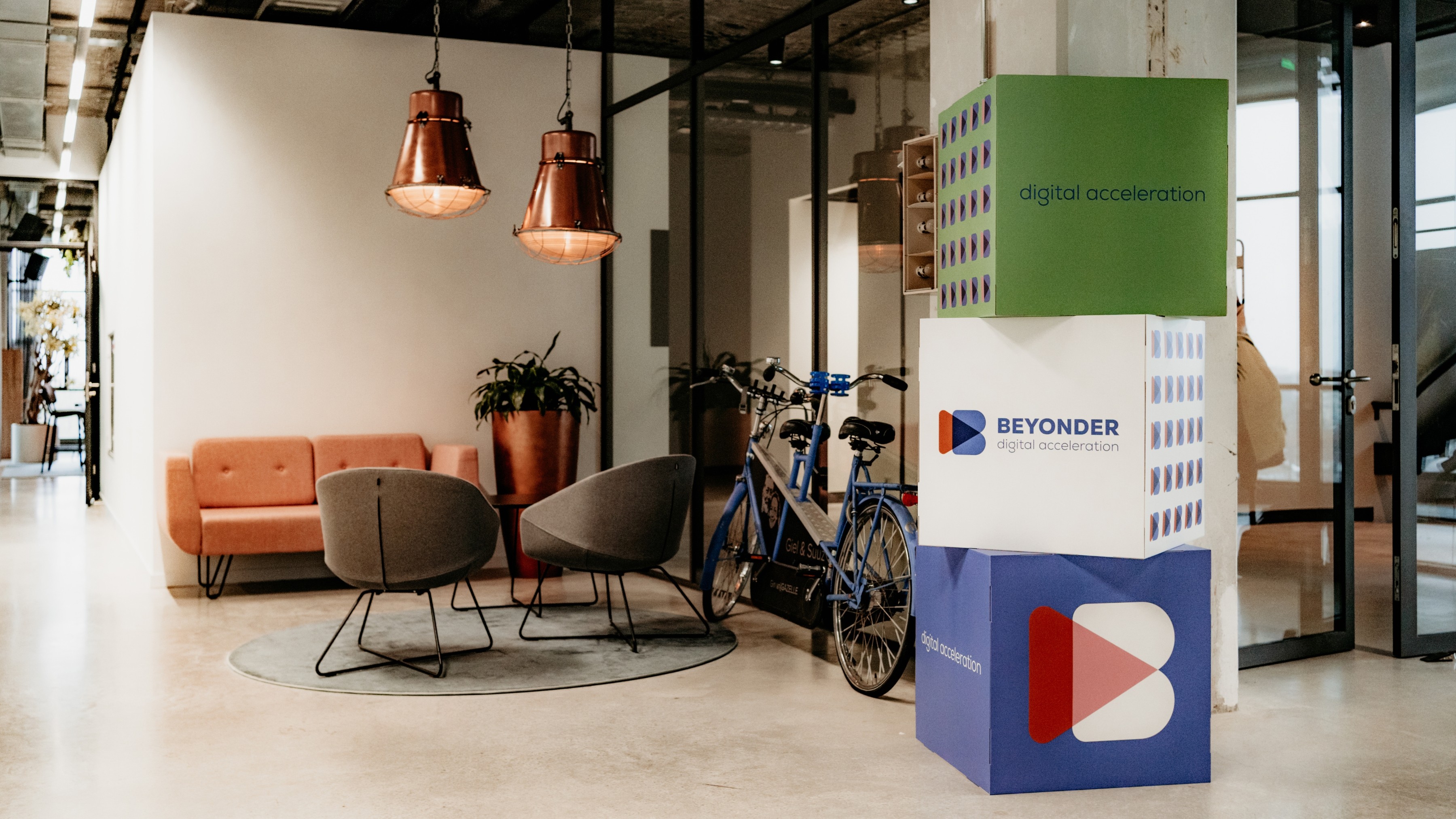 Little Rocket en Ambient Digital gaan verder als Beyonder